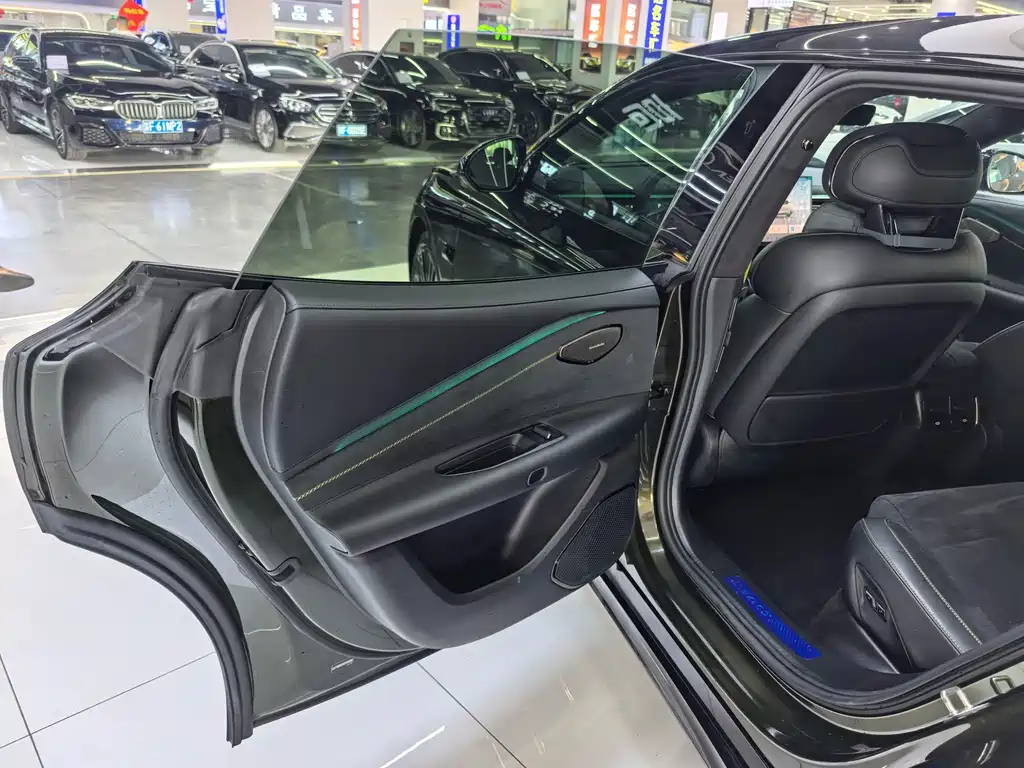Lynk & Co 10 — миниатюра 10