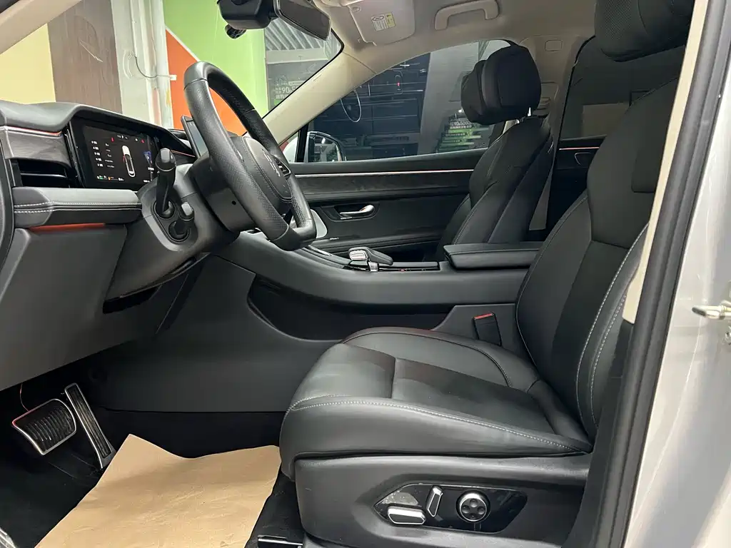 AITO ASK THE WORLD M5