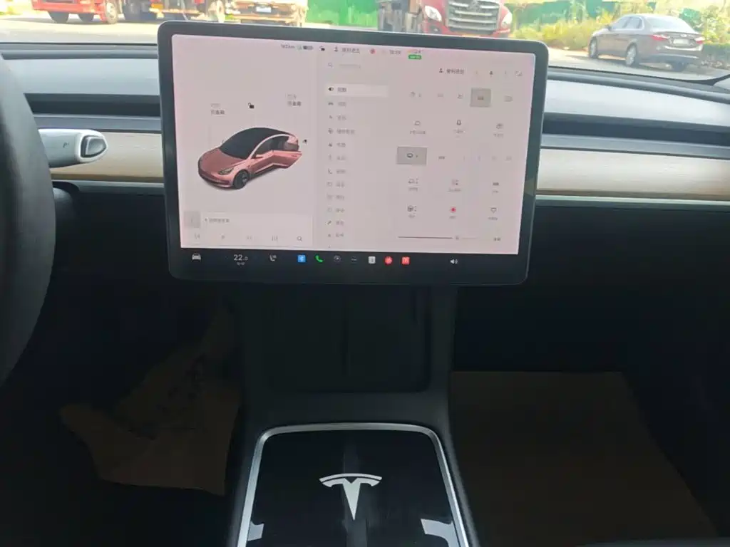 Tesla Model 3 — миниатюра 13