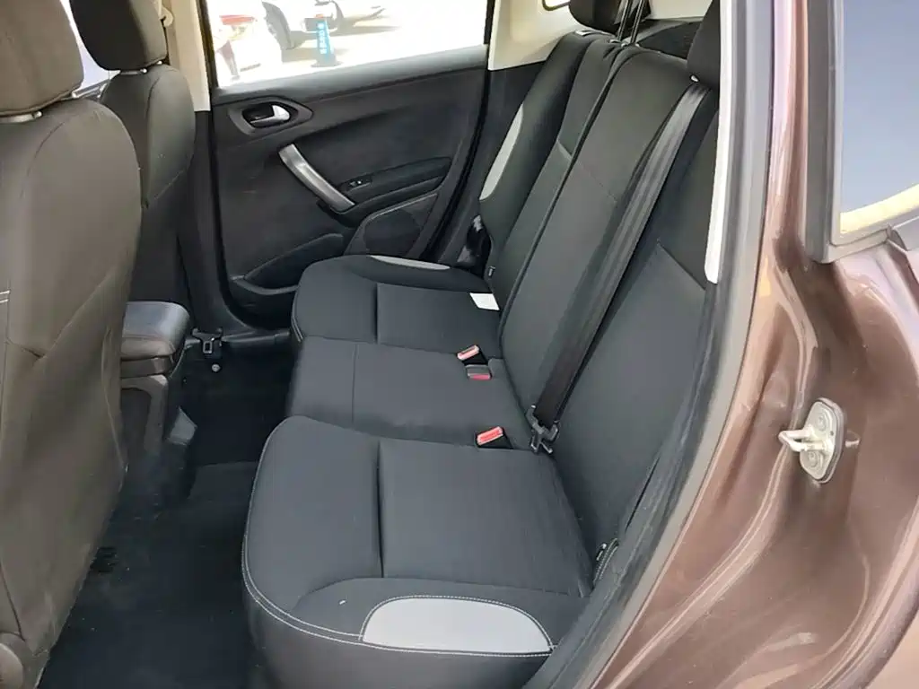 Peugeot 2008 — миниатюра 17
