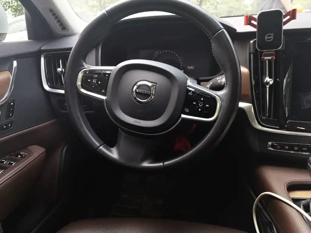 Volvo S90 — миниатюра 6