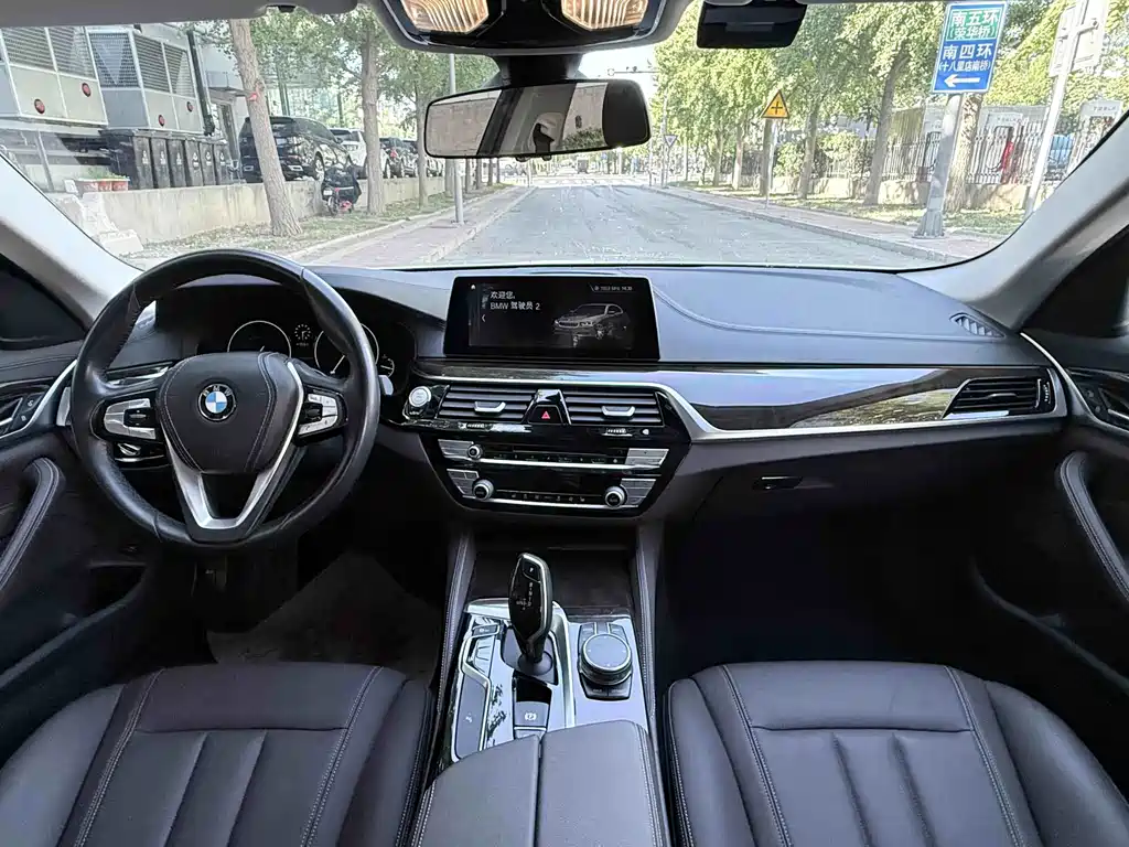 BMW 5 Series — миниатюра 9
