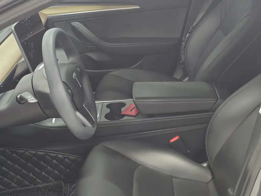 Tesla Model 3 — миниатюра 5