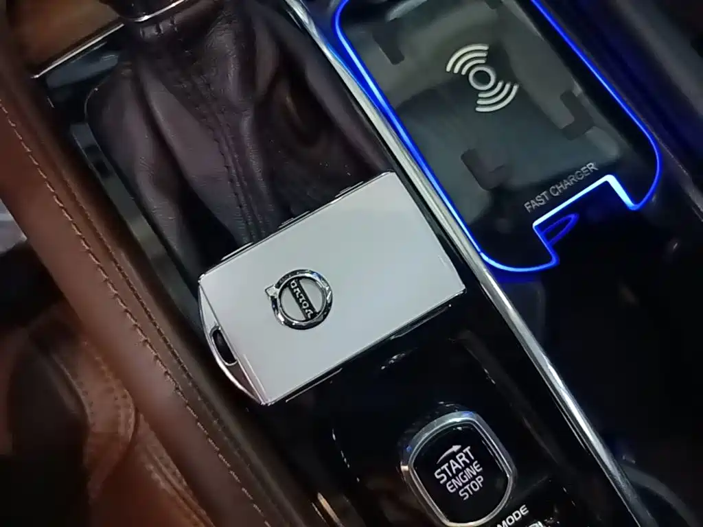 Volvo XC90 — миниатюра 9