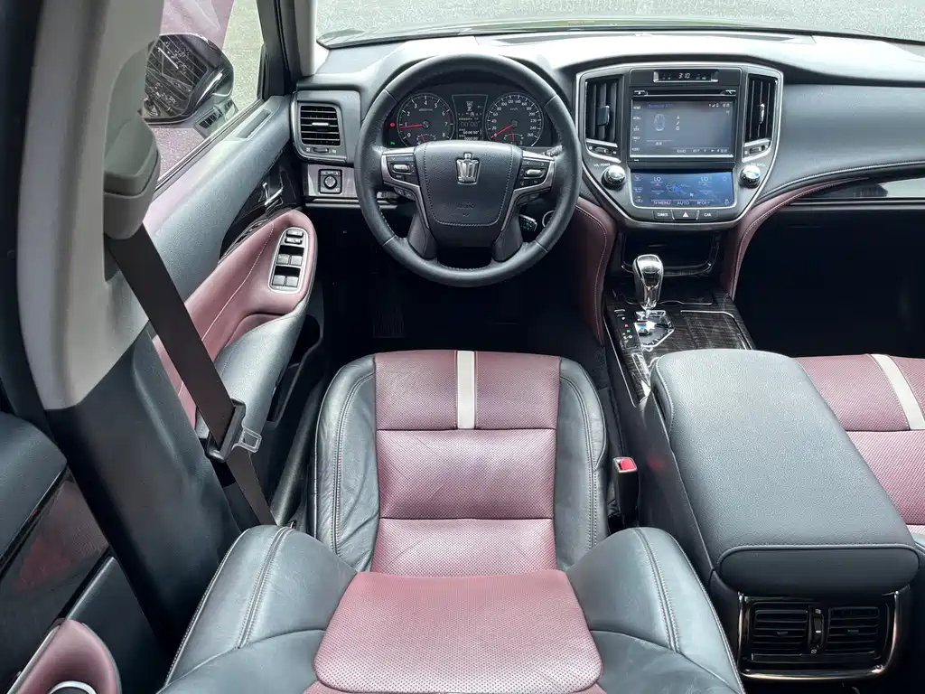 Toyota Crown — миниатюра 12