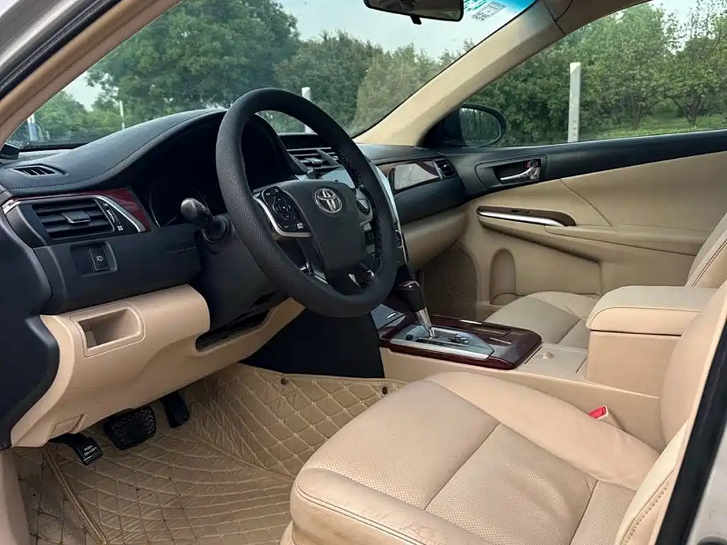 Toyota Camry 2012 2.5G Luxury