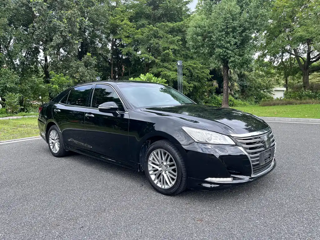 Toyota Crown — миниатюра 3