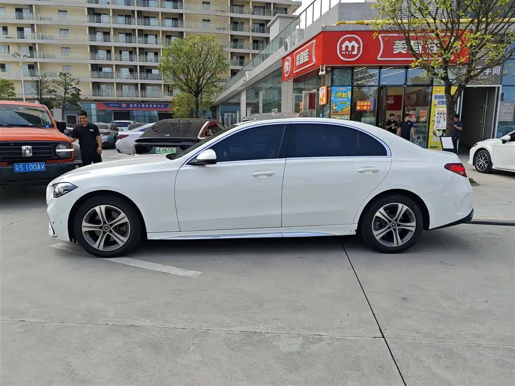 Mercedes-Benz C-Class — миниатюра 3