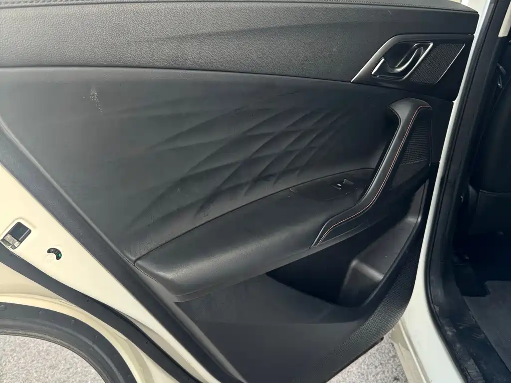 Roewe RX5 — миниатюра 7