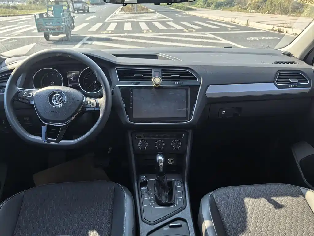 Volkswagen Tiguan L — миниатюра 14