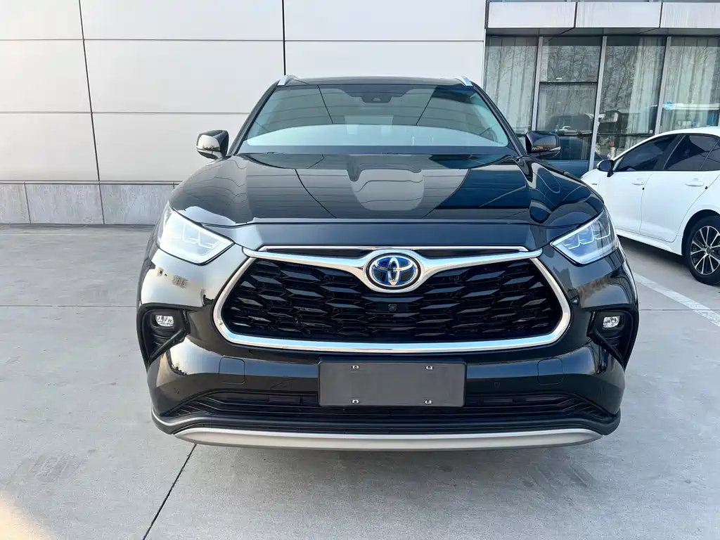 Toyota Highlander 2022 2.5L 7 мест