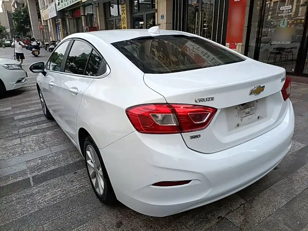 Chevrolet Cruze — миниатюра 5
