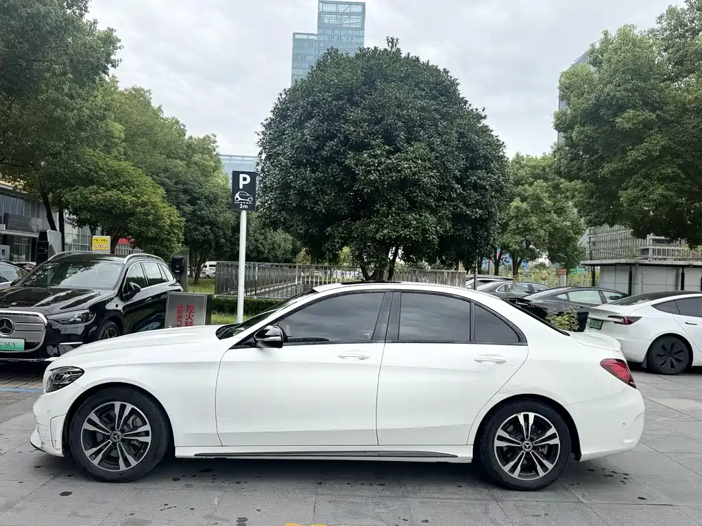 Mercedes-Benz C-Class — миниатюра 4