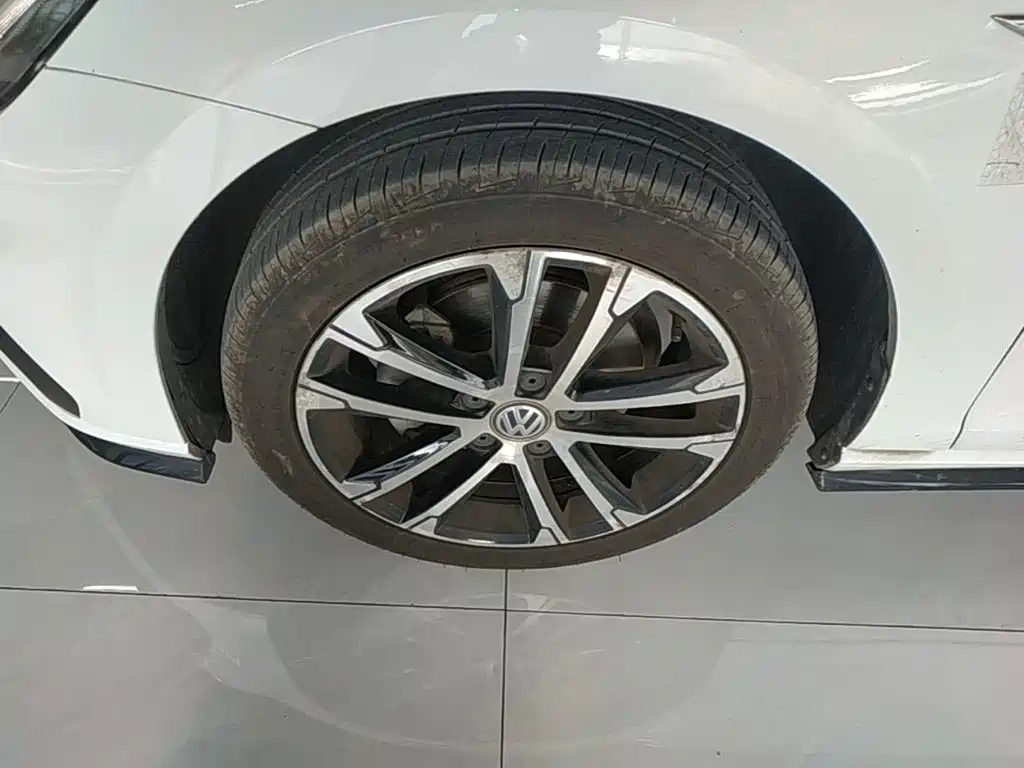 Volkswagen Golf — миниатюра 23