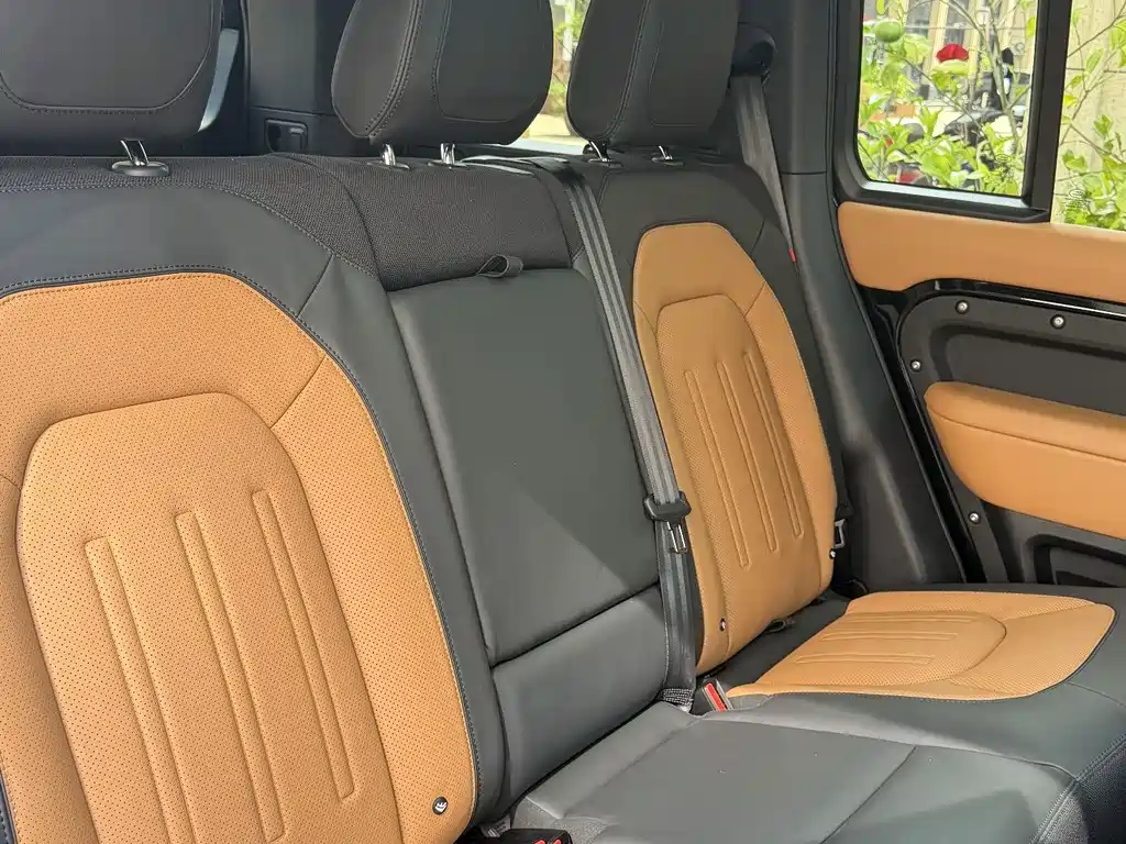 Land Rover Defender — миниатюра 12