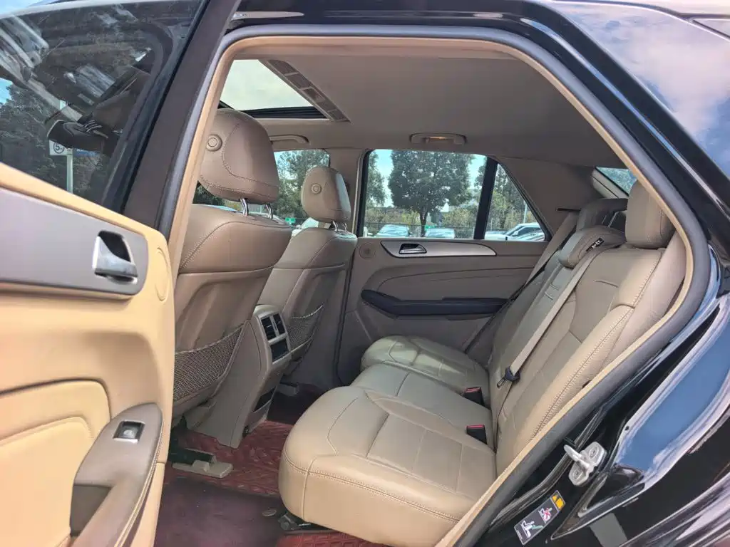 Mercedes-Benz M-Class — миниатюра 9
