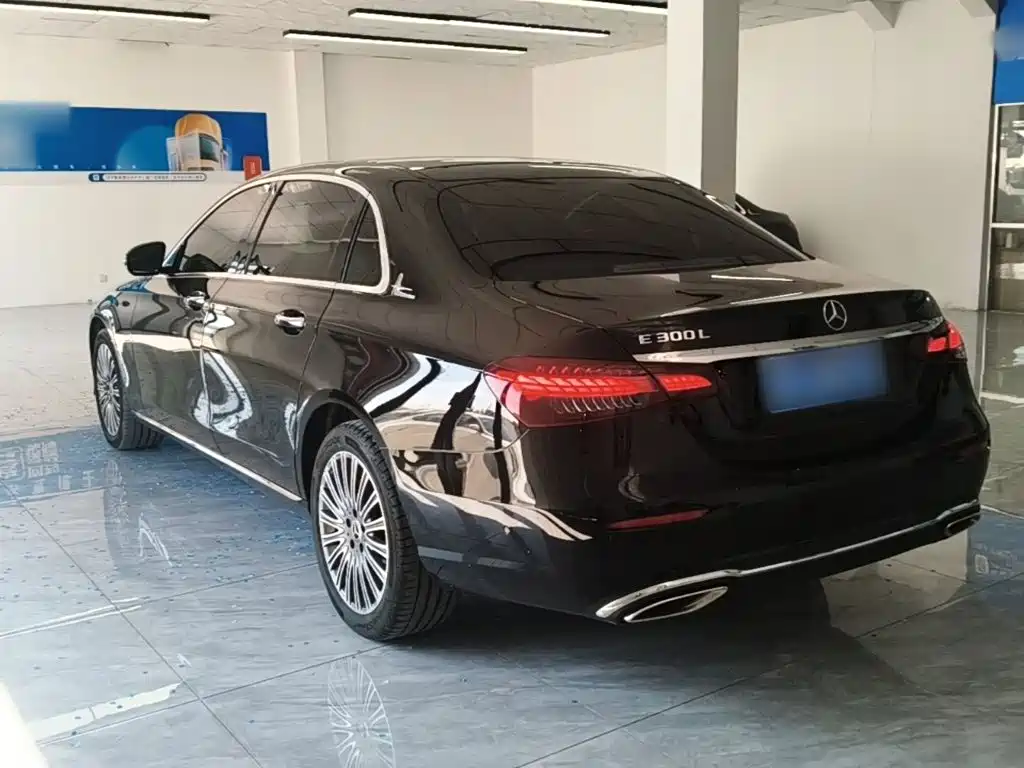 Mercedes-Benz E-Class — миниатюра 5