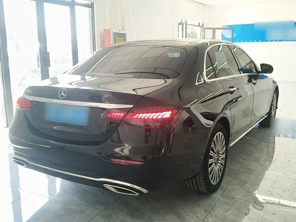Mercedes-Benz E-Class — миниатюра 7