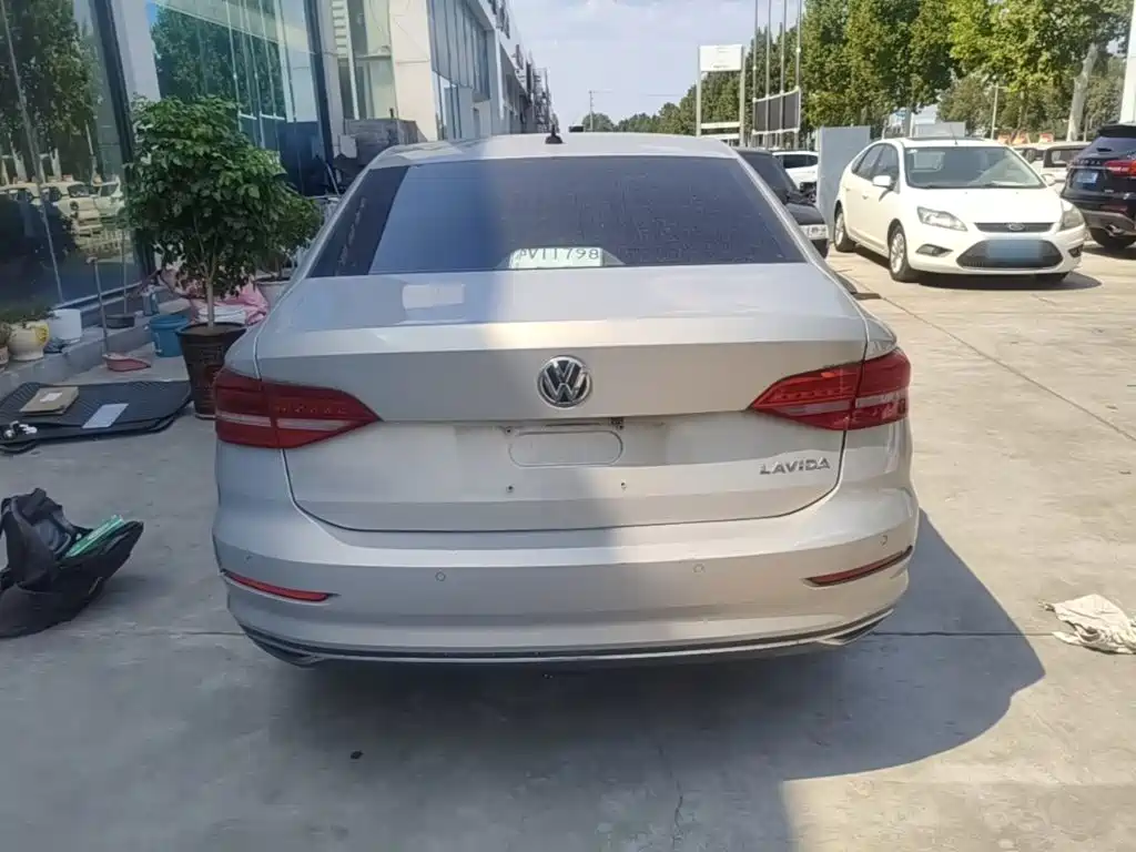 Volkswagen Lavida — миниатюра 6