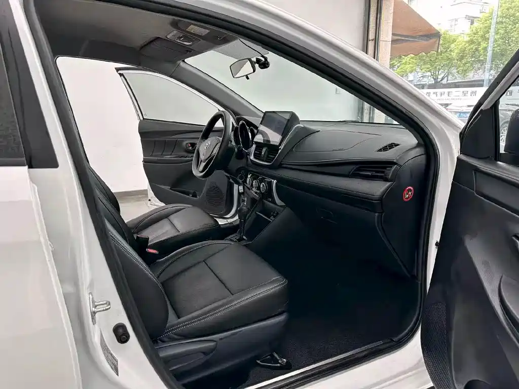Toyota Yaris L — миниатюра 4