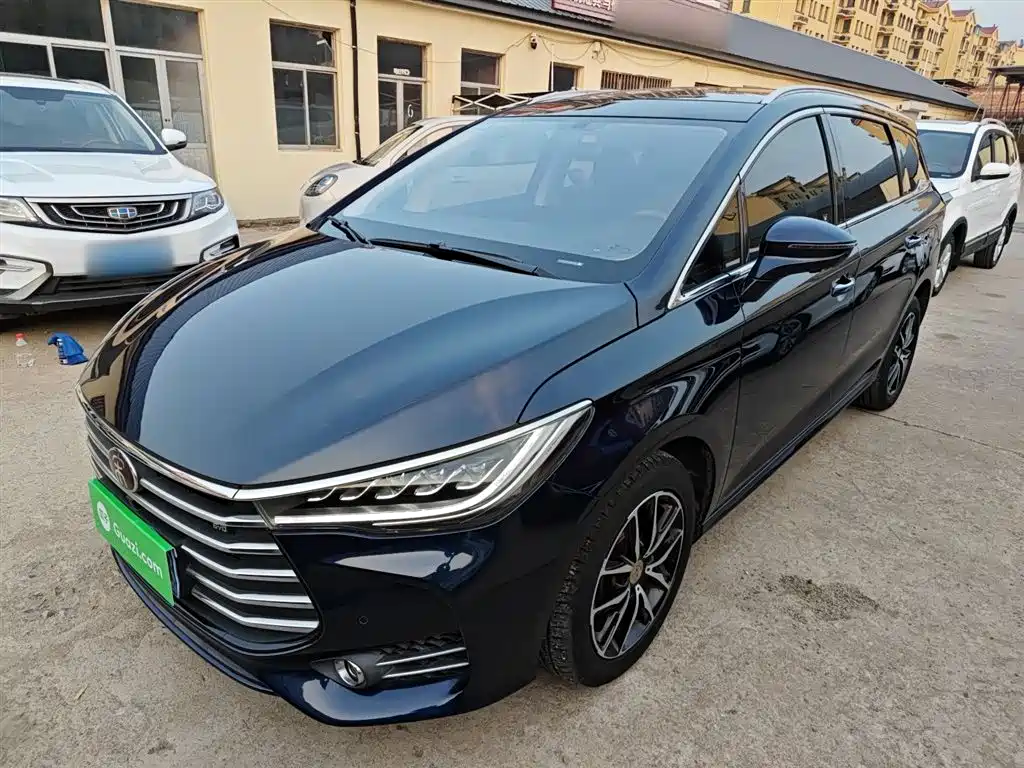 BYD MAX 2018