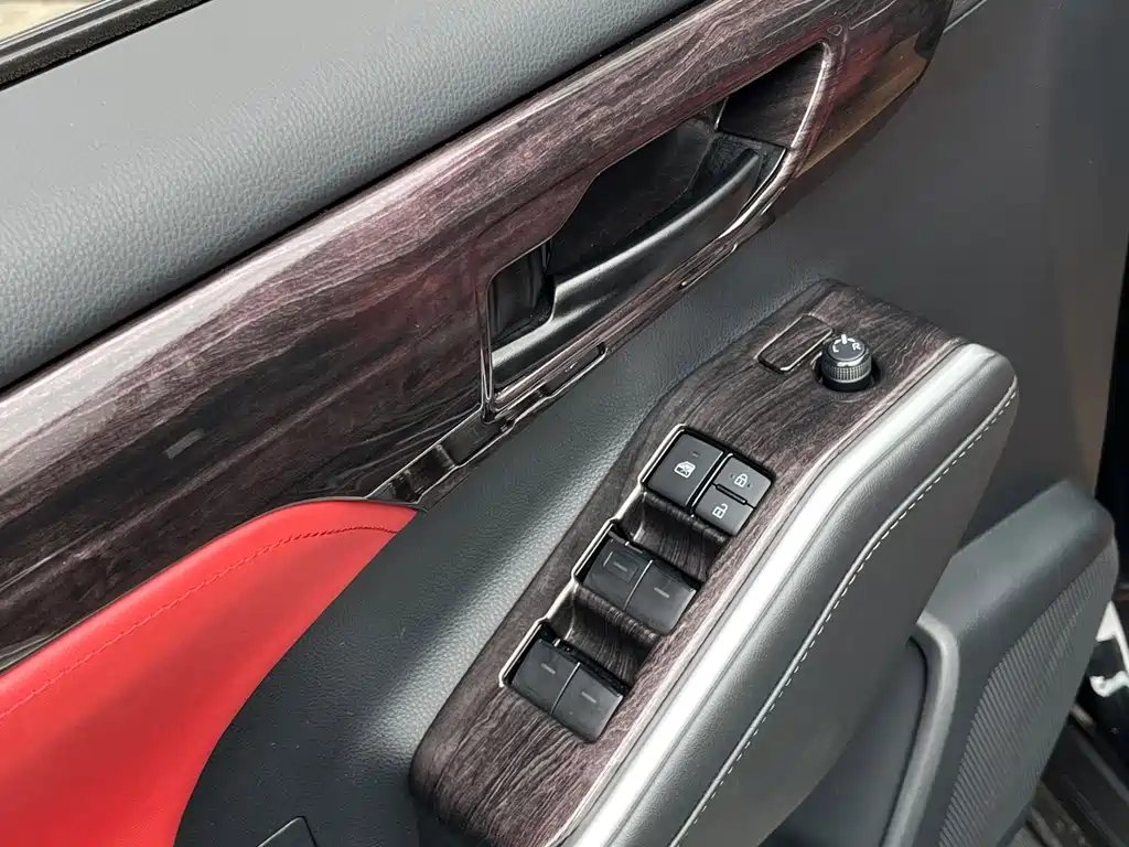 Toyota Crown Kluger — миниатюра 17