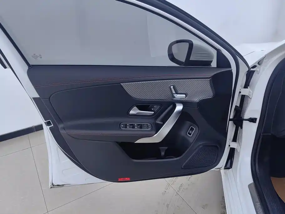 Mercedes-Benz A-Class — миниатюра 7