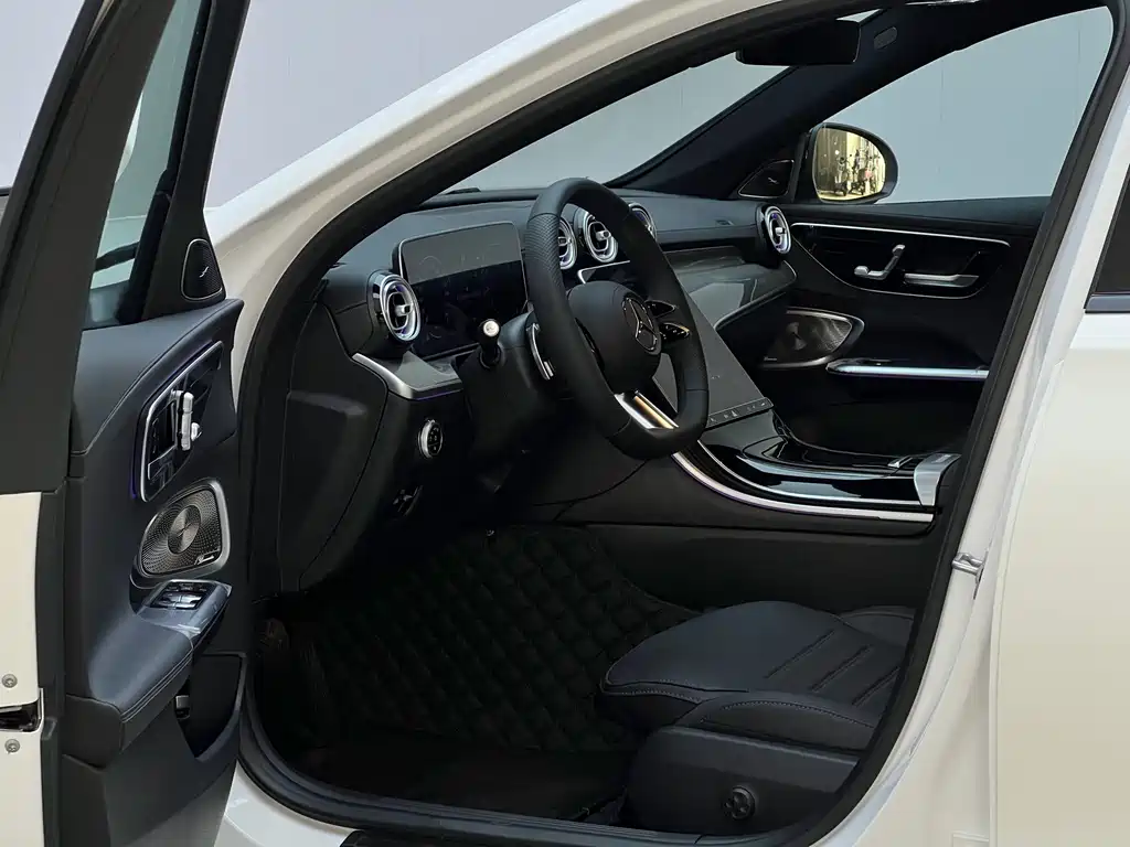 Mercedes-Benz C-Class — миниатюра 8
