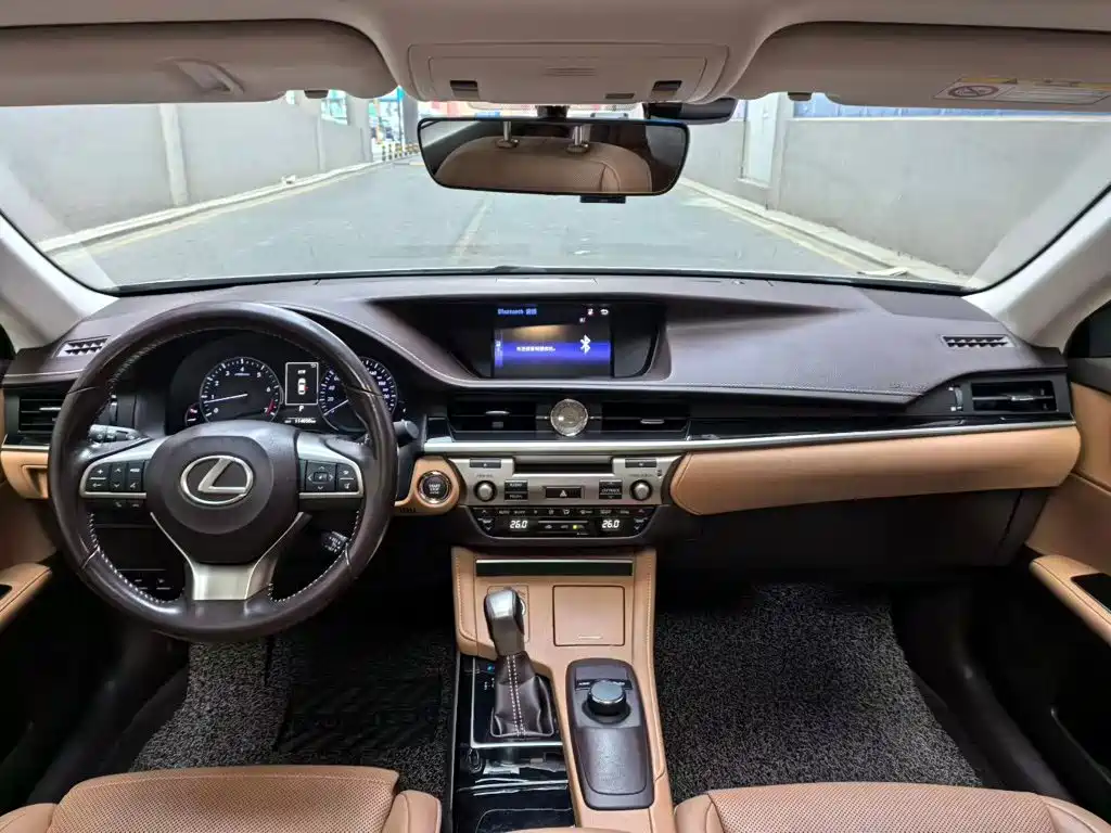 Lexus ES — миниатюра 6