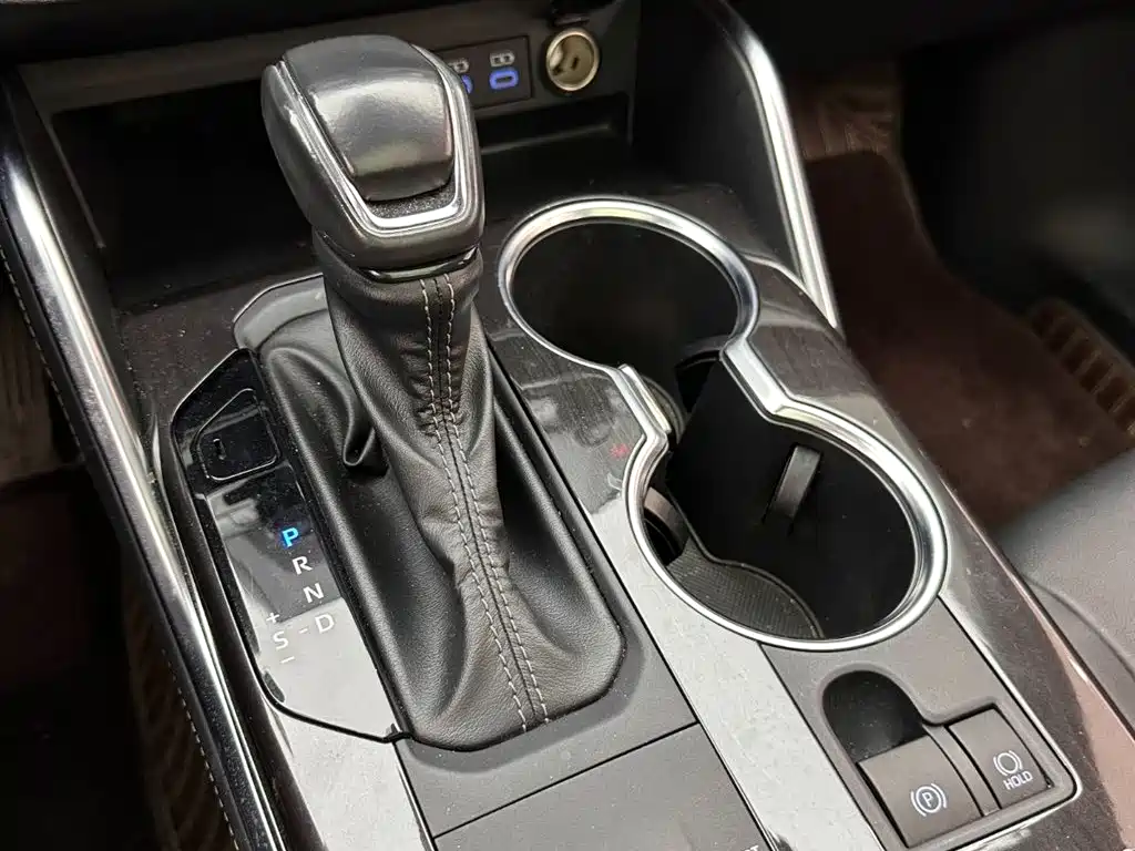 Toyota Crown Kluger — миниатюра 15