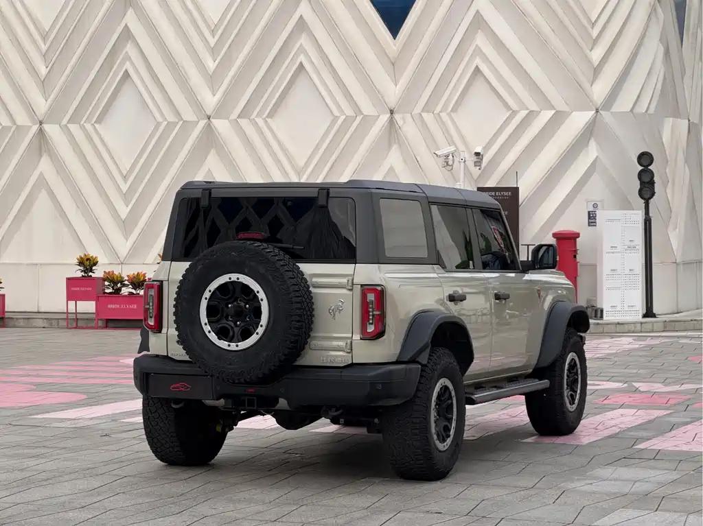 Ford Bronco — миниатюра 5