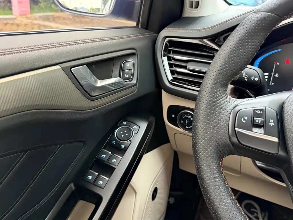 Ford Focus — миниатюра 11