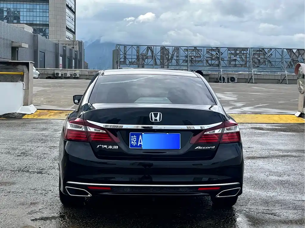 Honda Accord — миниатюра 8
