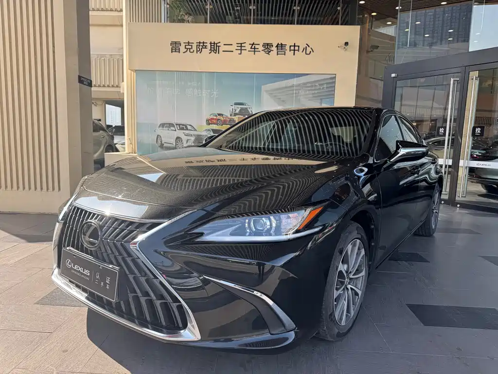 Lexus ES 2023