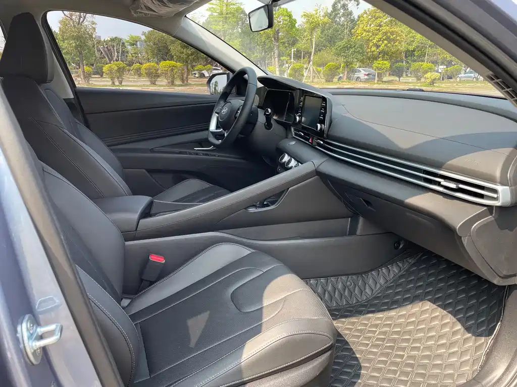 Hyundai Elantra — миниатюра 17