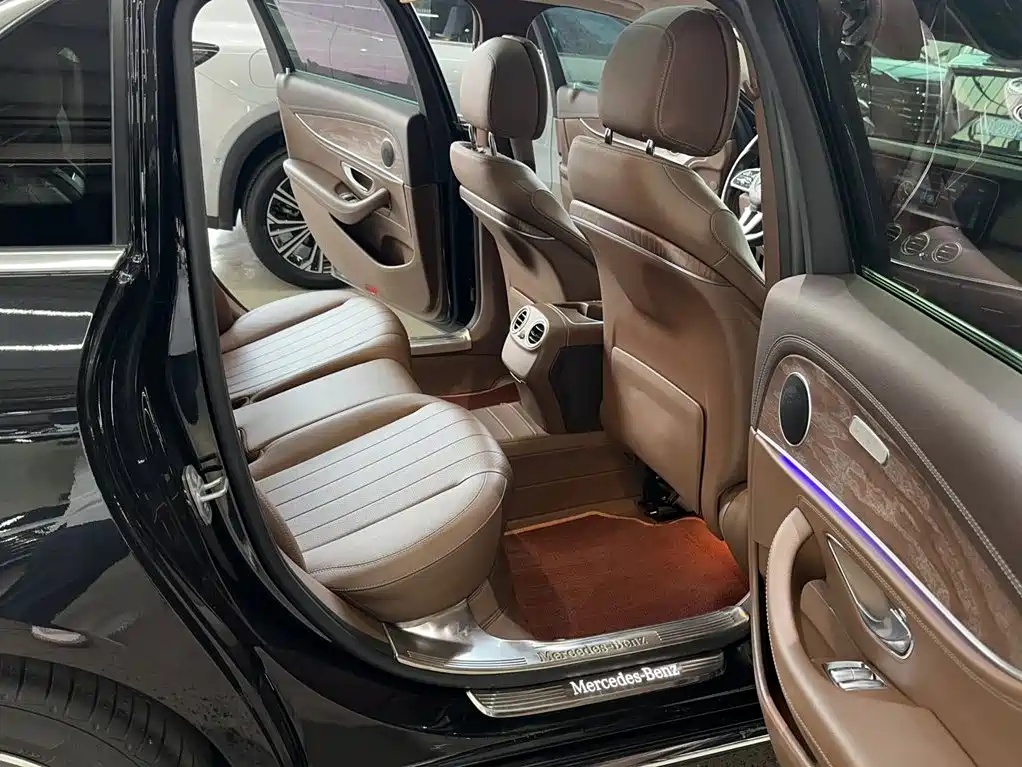Mercedes-Benz E-Class — миниатюра 4
