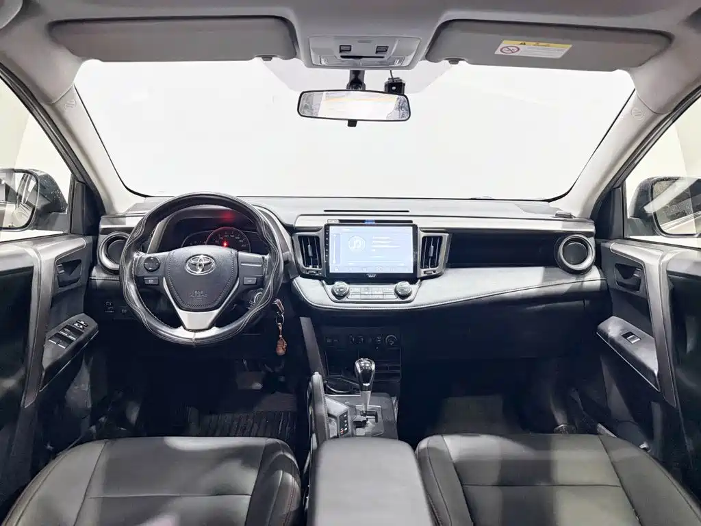 Toyota RAV4 — миниатюра 9