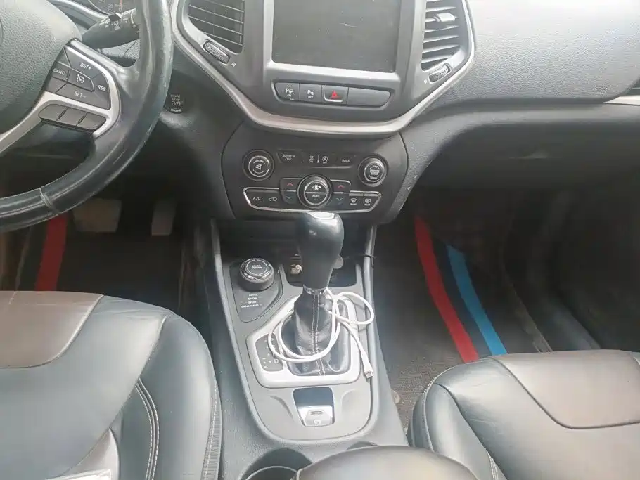 Jeep Cherokee — миниатюра 16