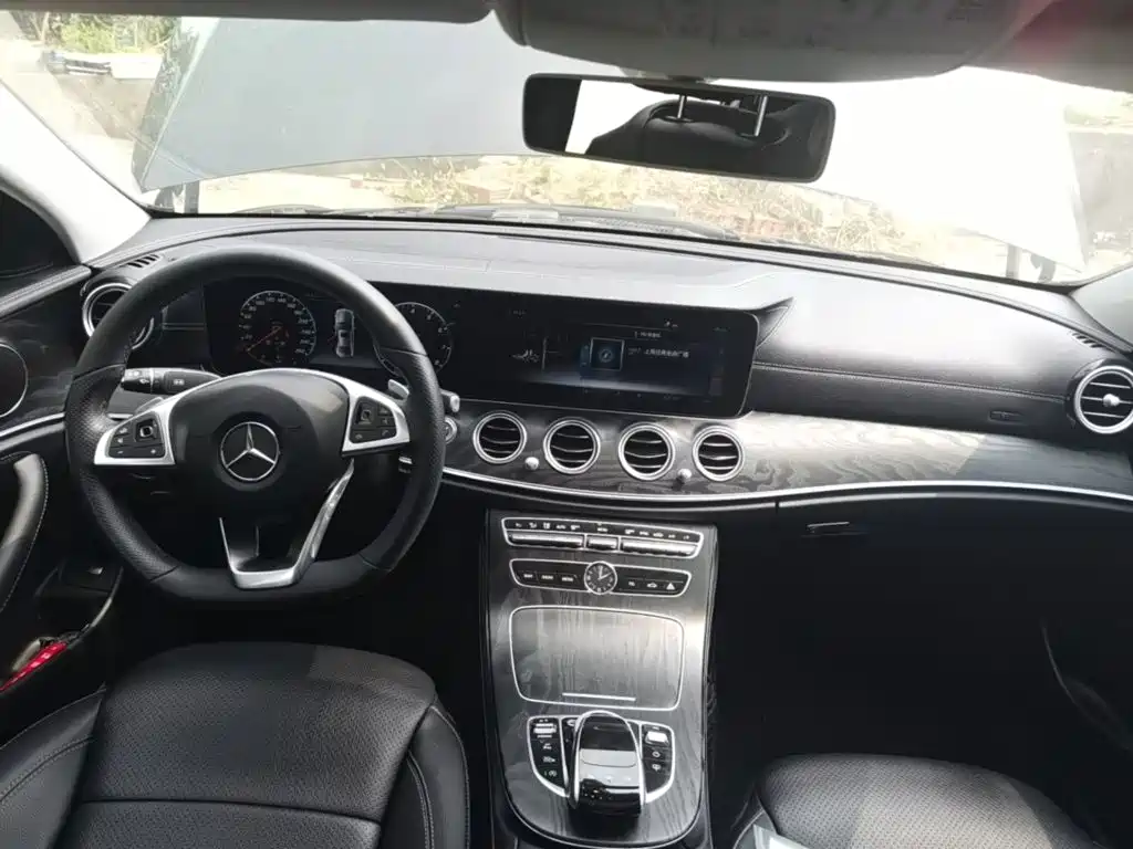 Mercedes-Benz E-Class — миниатюра 6