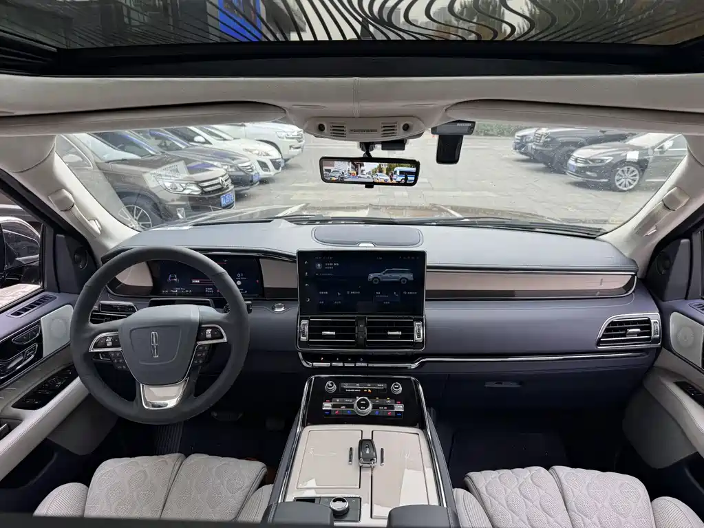 Lincoln Navigator One — миниатюра 7