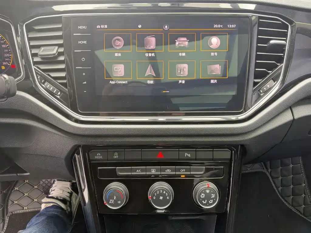 Volkswagen T-Roc — миниатюра 15