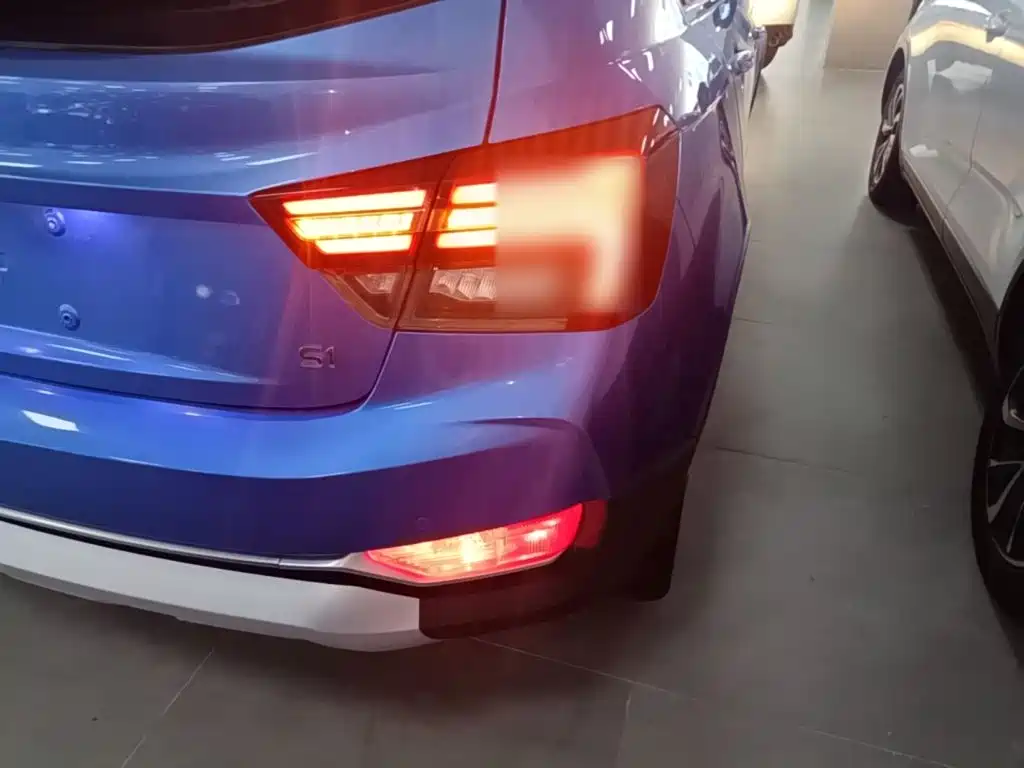 Geely Vision S1 — миниатюра 8