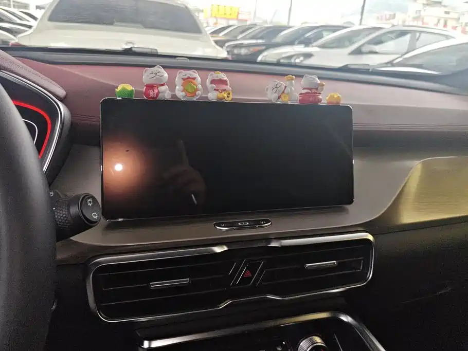 Geely Binyue — миниатюра 13