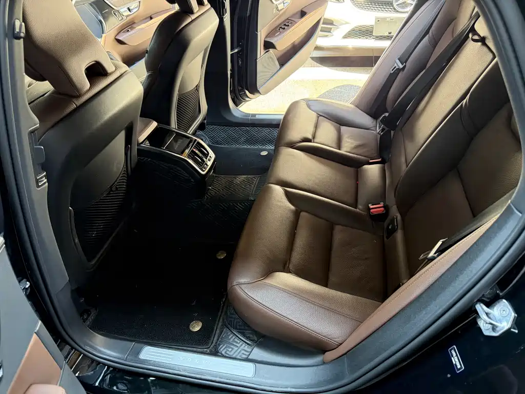 Volvo S90 — миниатюра 12