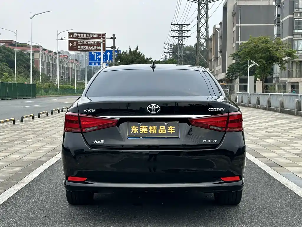 Toyota Crown — миниатюра 5