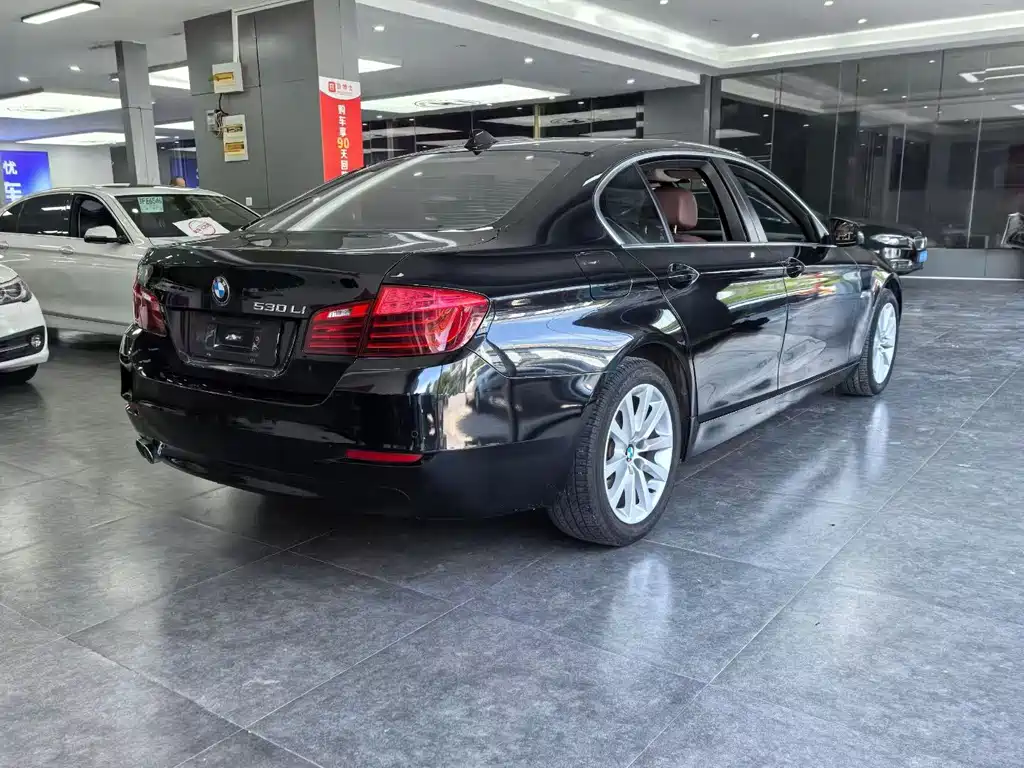 BMW 5 Series — миниатюра 9
