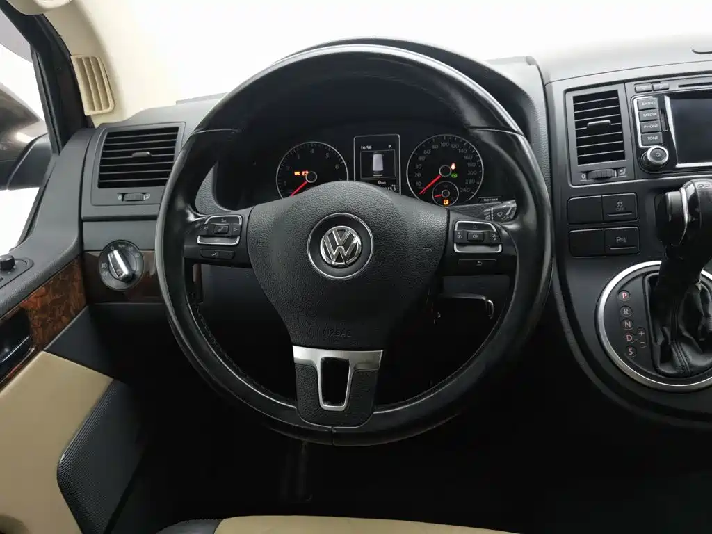 Volkswagen Multivan — миниатюра 11