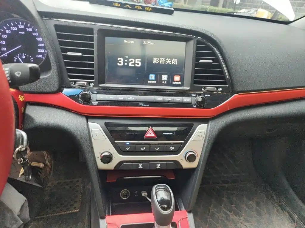 Hyundai Elantra — миниатюра 6