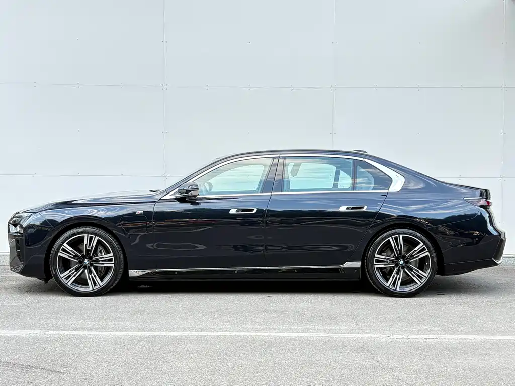 BMW i7 — миниатюра 7