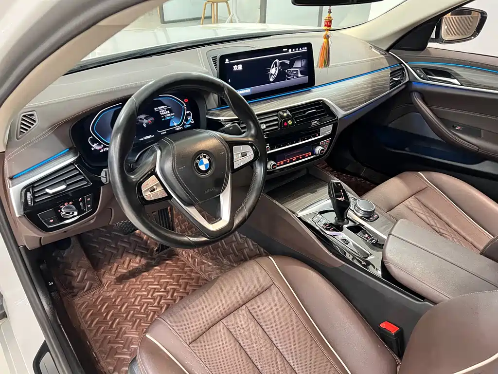 BMW 5 Series New Energy — миниатюра 9